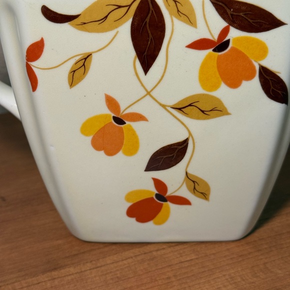 Vintage Hall Superior Kitchenware Jewel Tea
Autumn Leaf Newport Teapot - Picture 3 of 10
